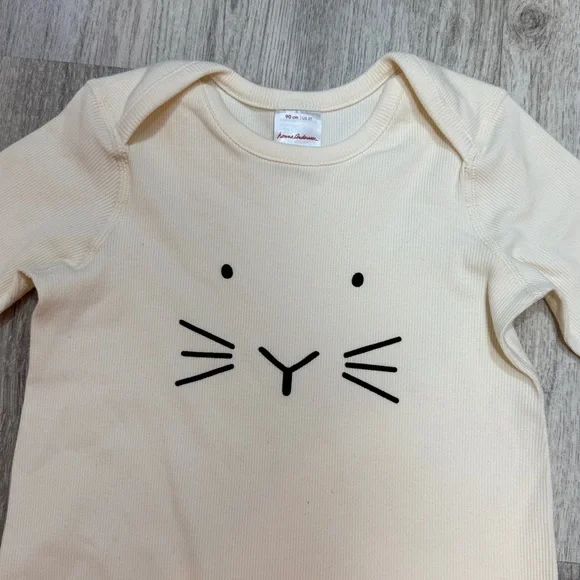 Hanna Andersson Cream onesie - Picture 2 of 5